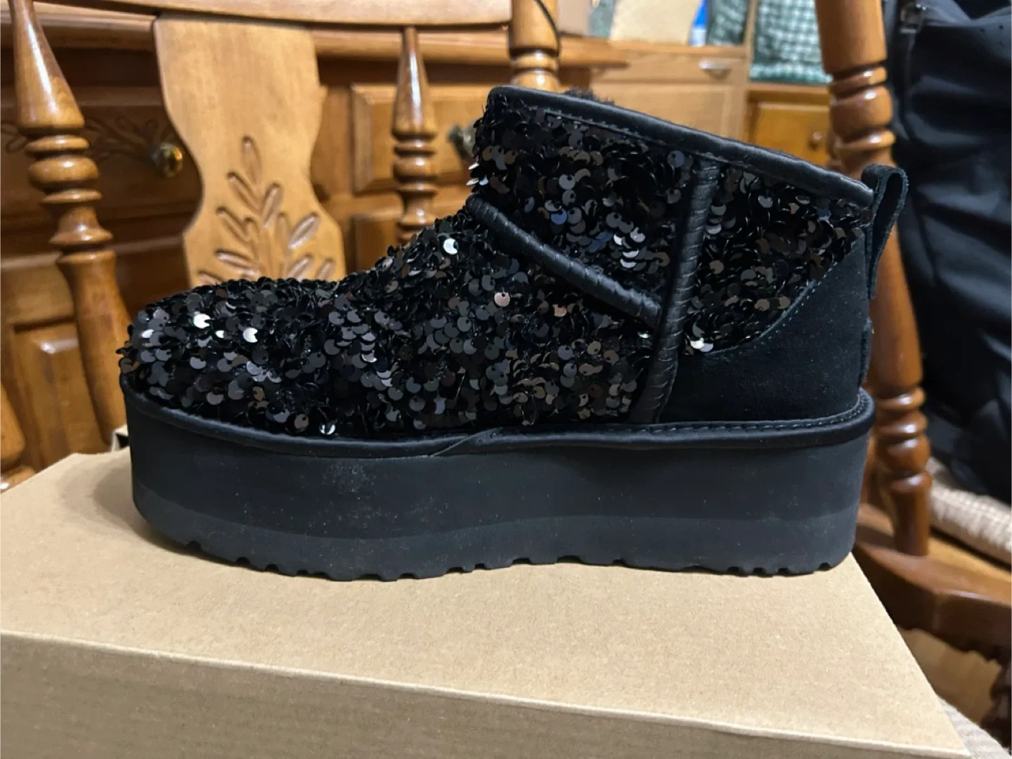 UGG W Ultra Mini Chunky Sequin Black US 8 image indicator(5)