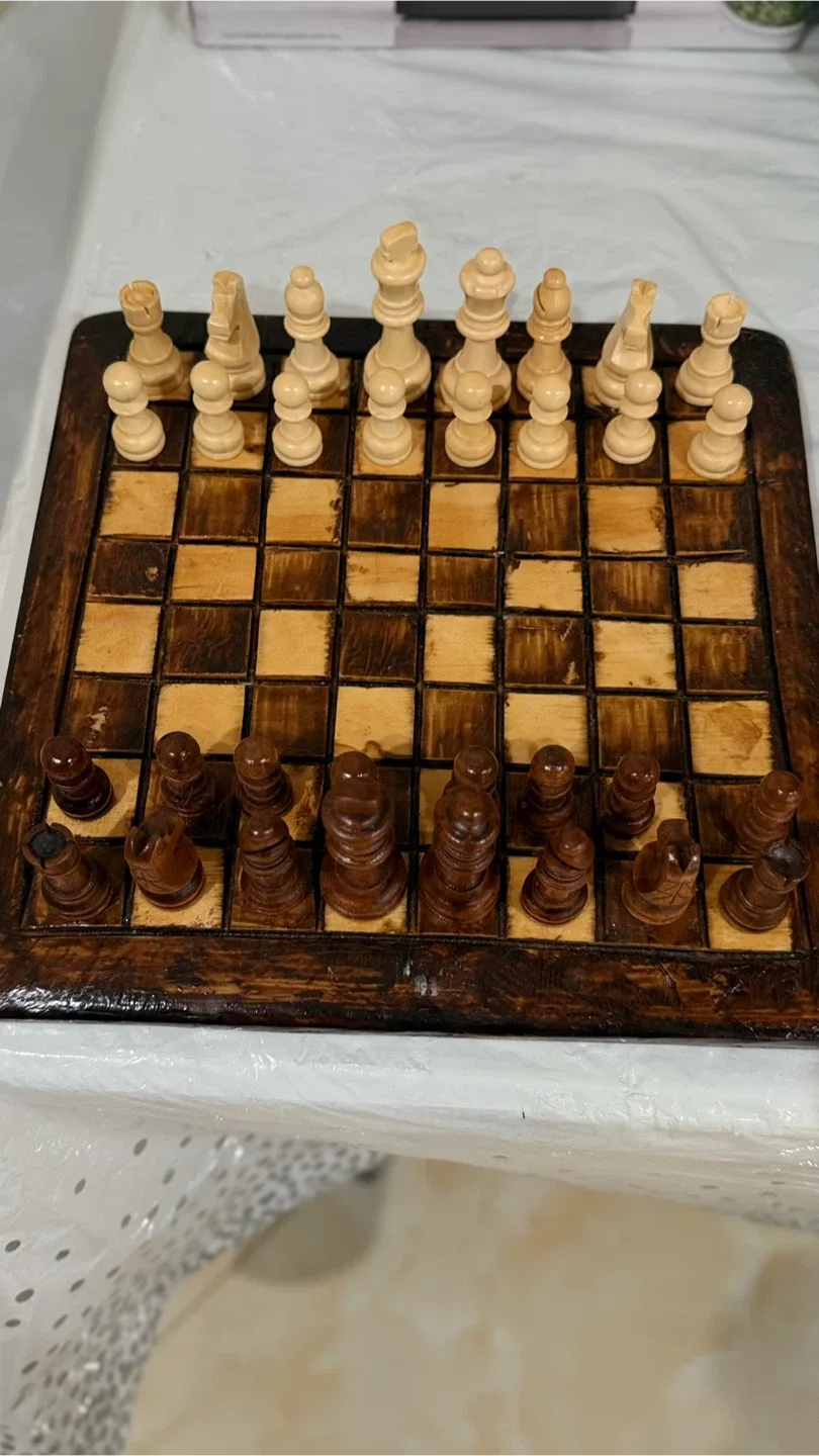 Wooden Chess Set image indicator(2)