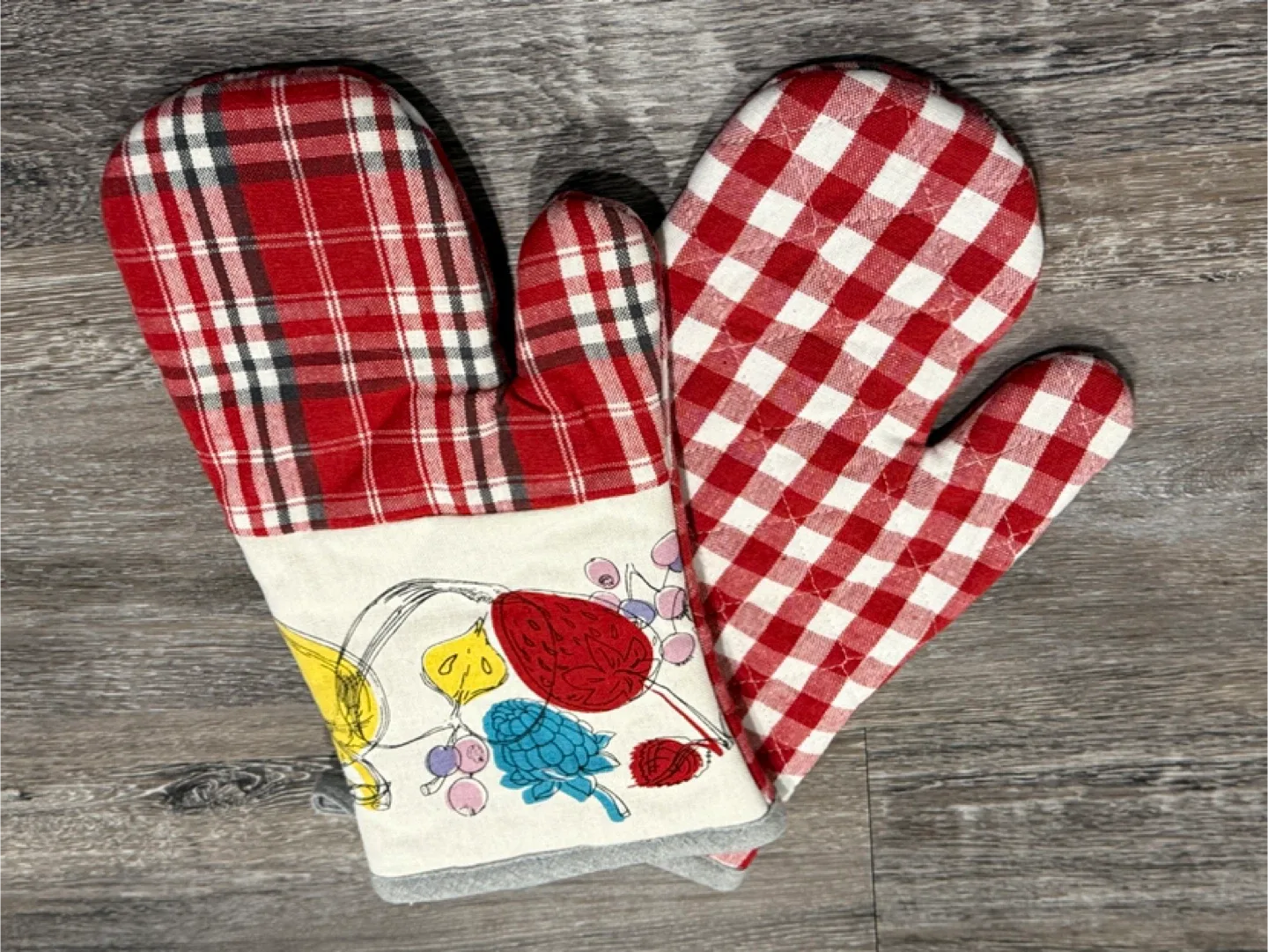 Hotel Fruity Oven Mitts Pair - New image indicator(3)