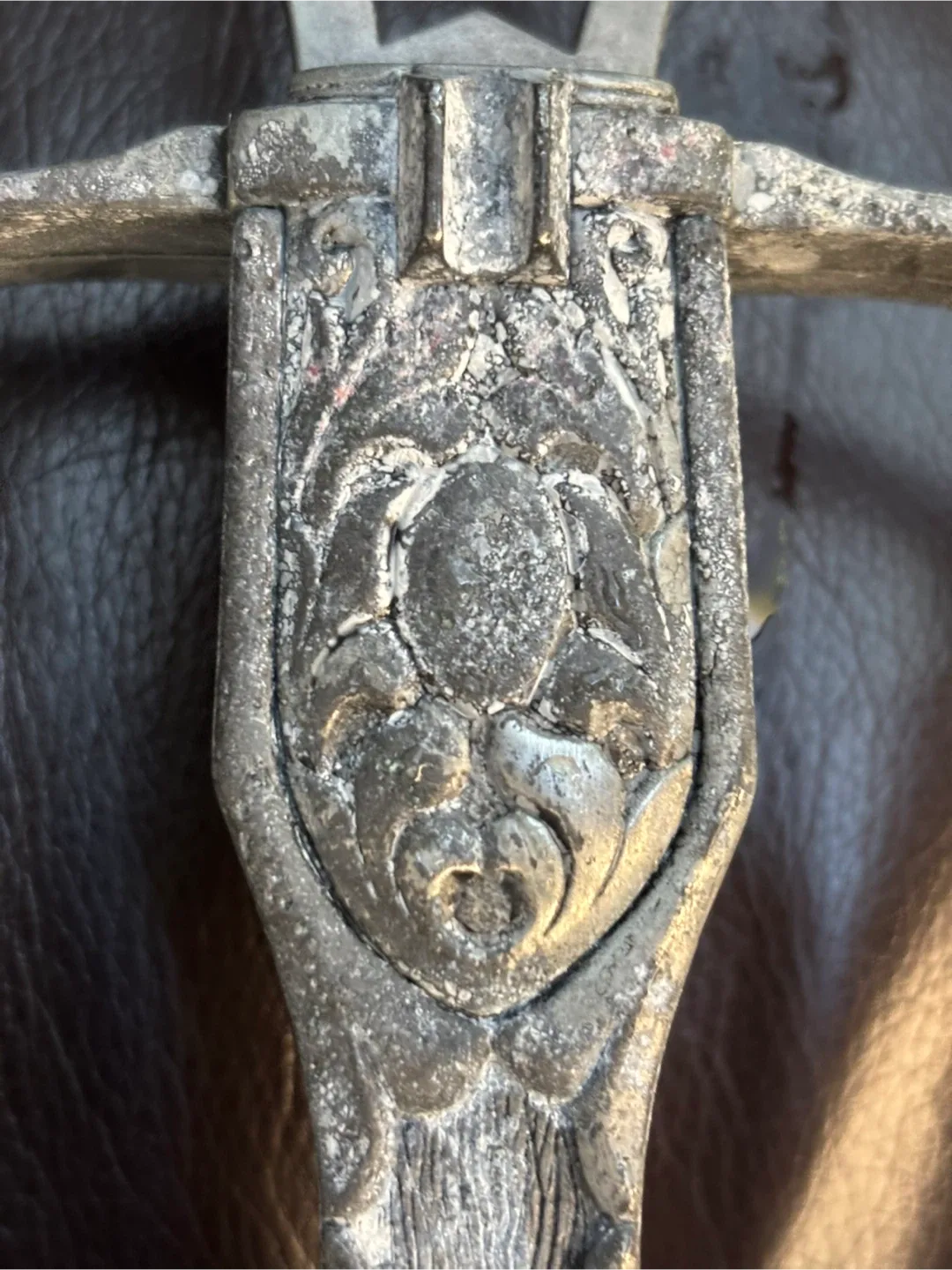 Vintage Decorative Metal Cross image indicator(6)