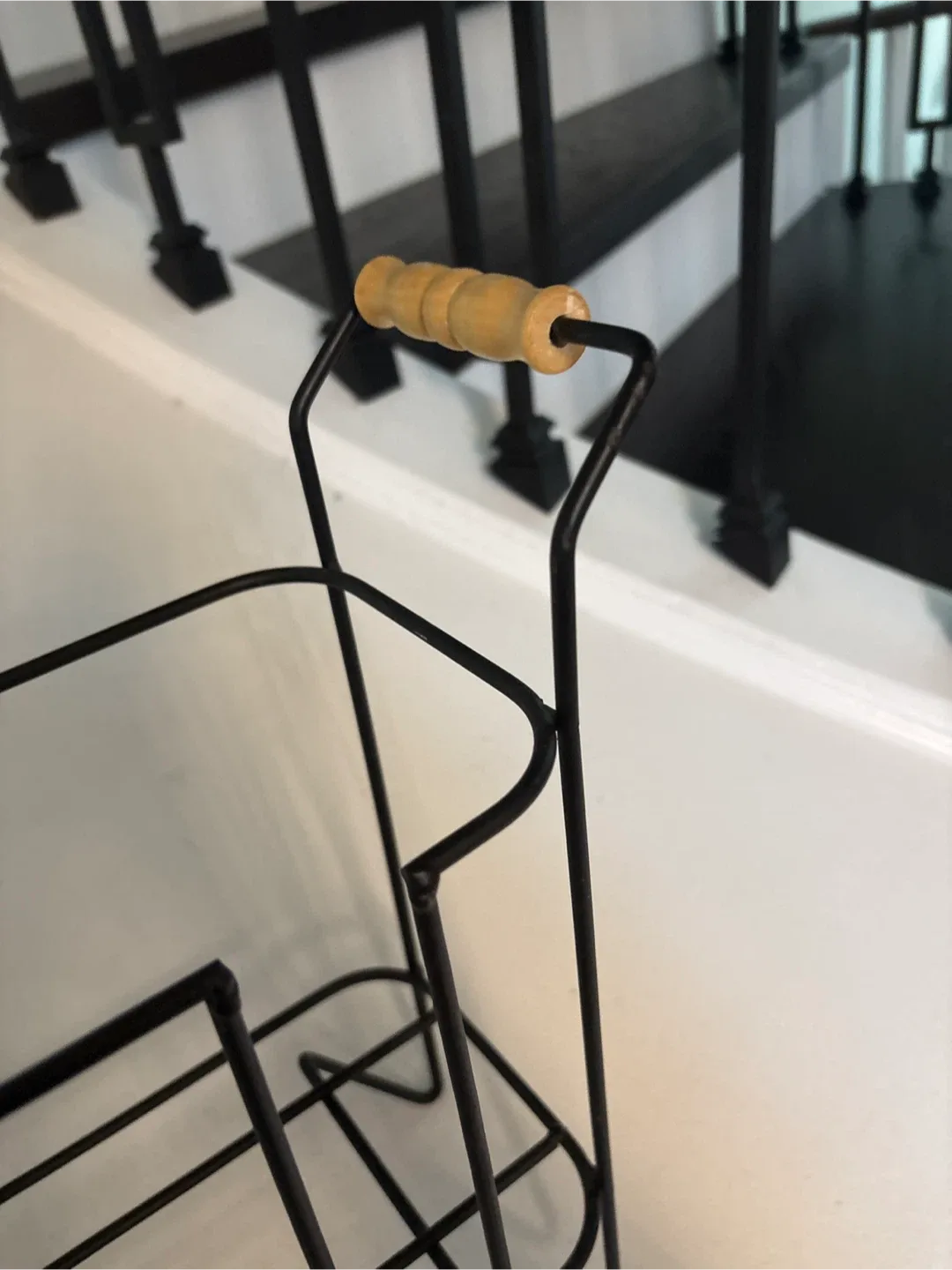 Black Metal Toilet Paper  Carrier image indicator(2)