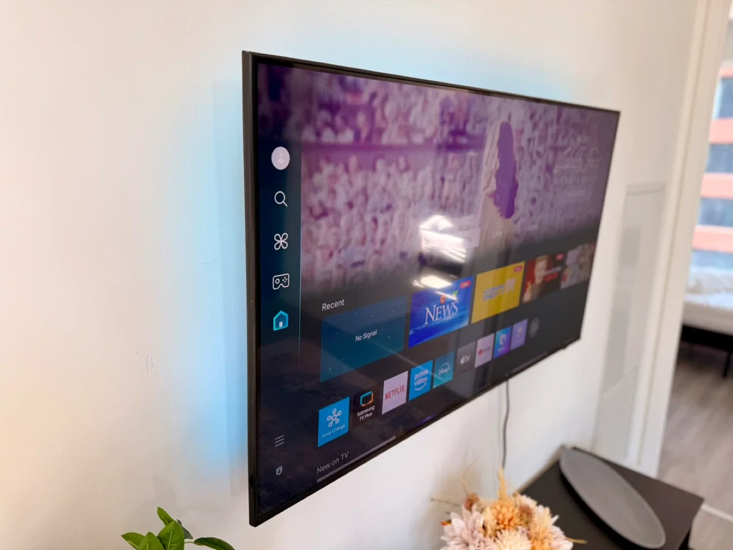 Samsung 50” Crystal UHD DU6900 4K Smart TV image indicator(2)