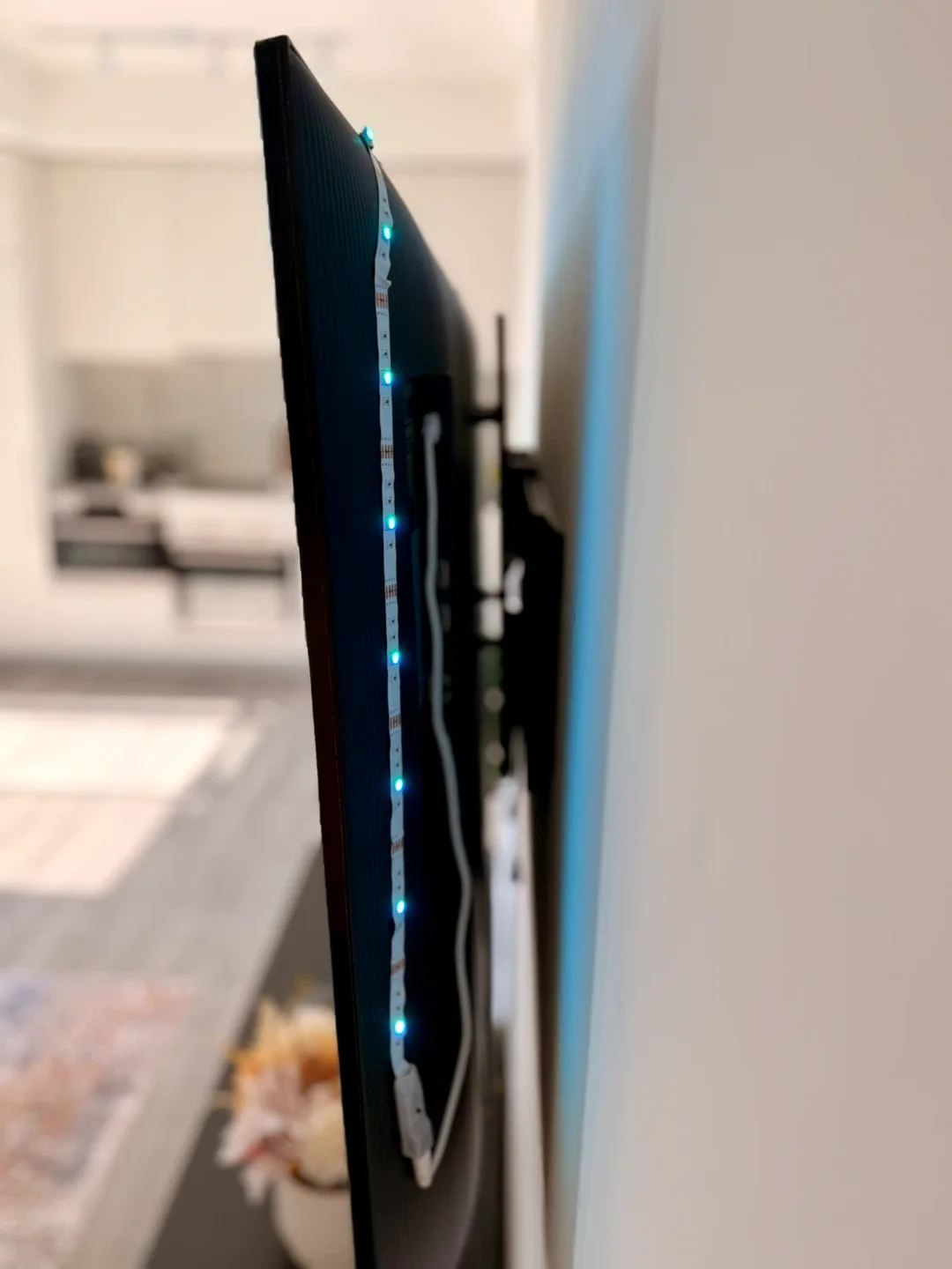 Samsung 50” Crystal UHD DU6900 4K Smart TV image indicator(3)