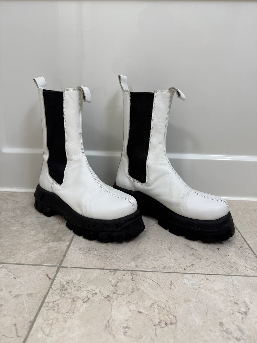 L'INTERVALLE  White Leather Chelsea Boots, Size 7