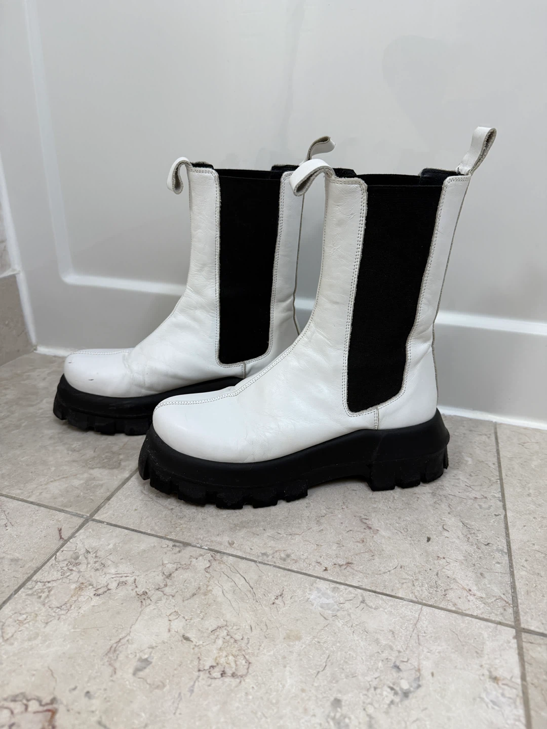 L'INTERVALLE  White Leather Chelsea Boots, Size 7 - photo 3