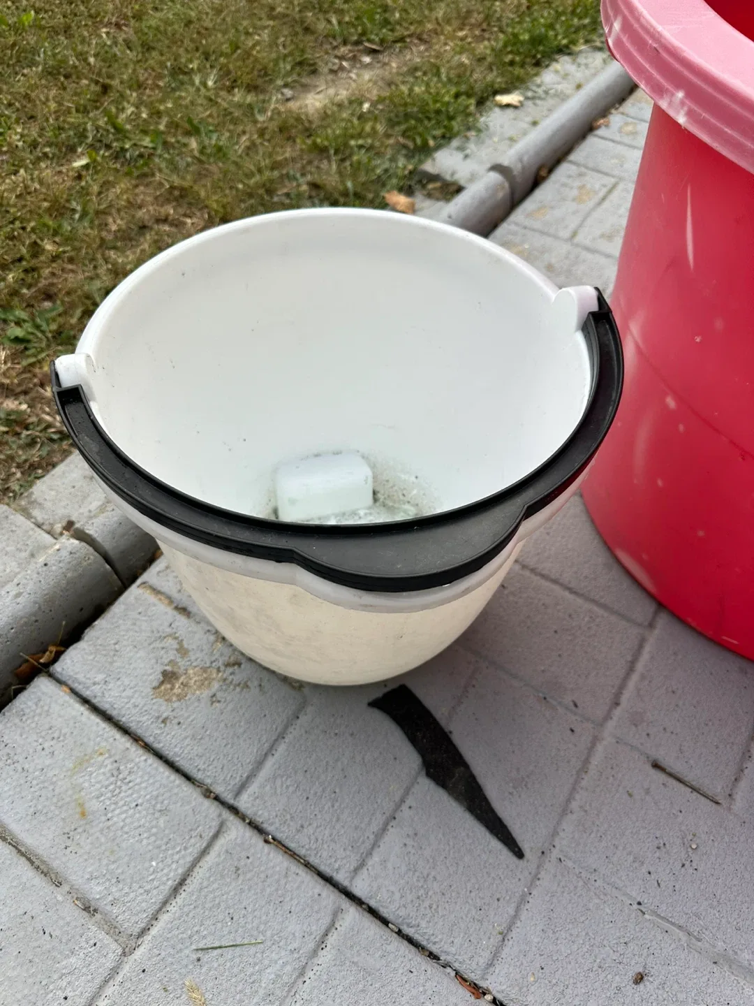 Assorted Used Buckets & Laundry Basket- all for 25$ image indicator(3)