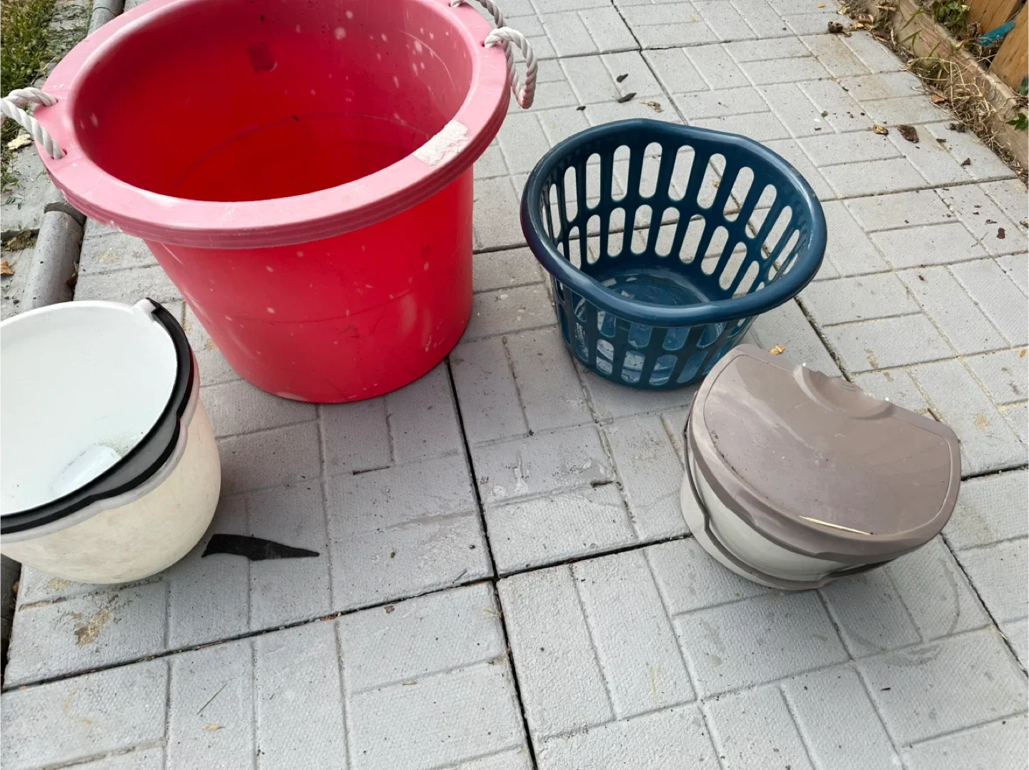 Assorted Used Buckets & Laundry Basket- all for 25$ image indicator(2)