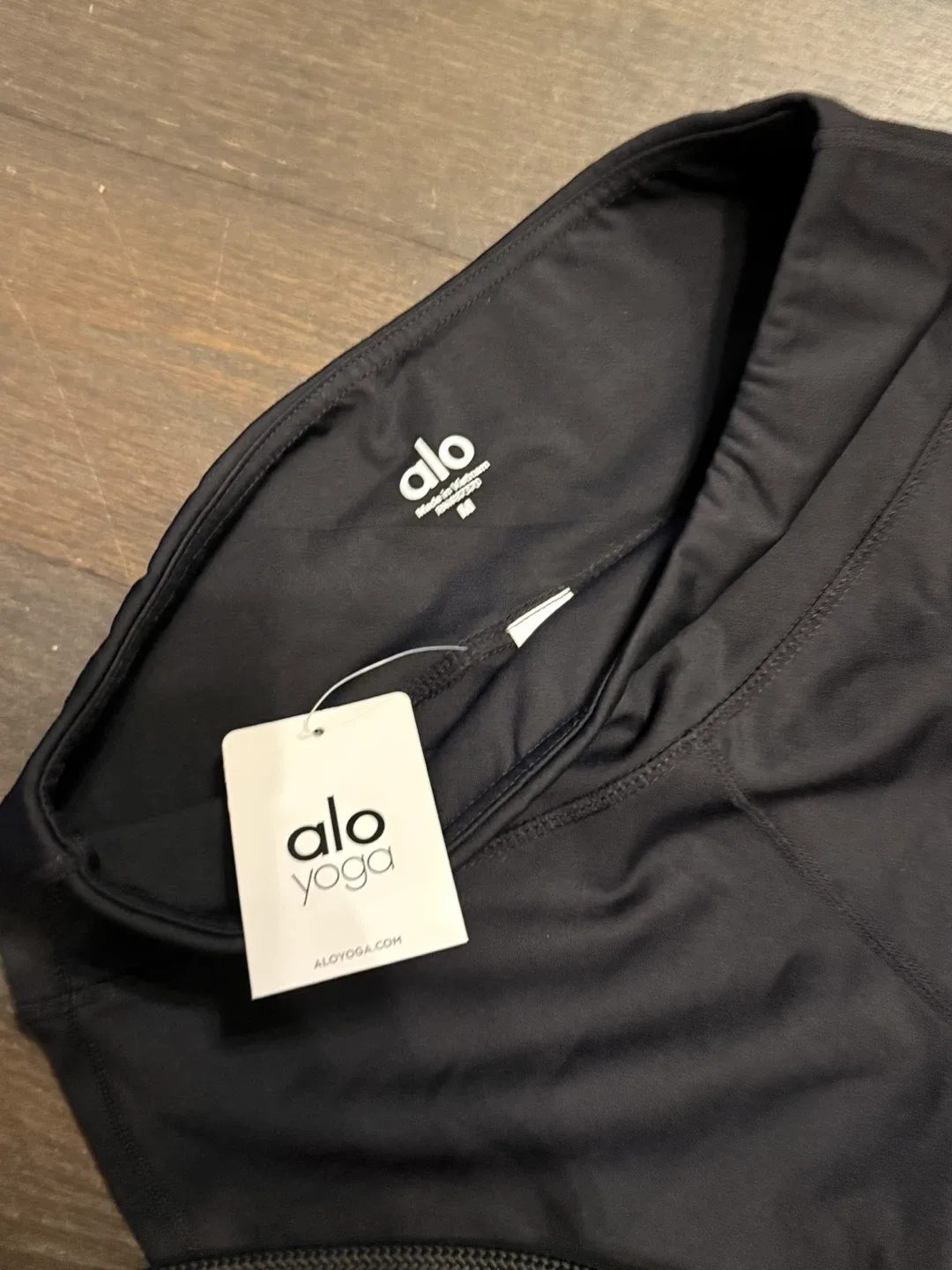 New Alo Yoga High-Waist Flare Leggings - Size M image indicator(2)