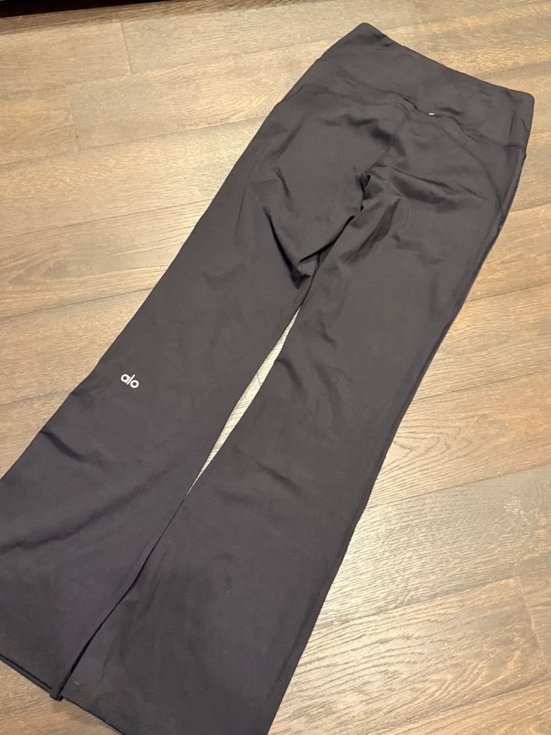 New Alo Yoga High-Waist Flare Leggings - Size M thumbnail