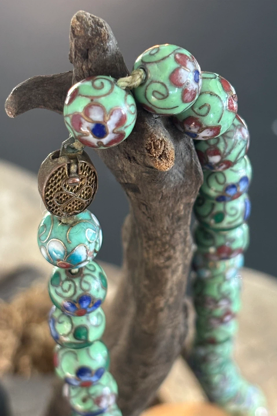 Vintage hand-knotted emerald green necklace