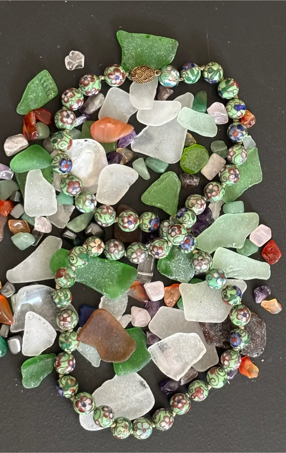 Vintage hand-knotted emerald green necklace image indicator(3)