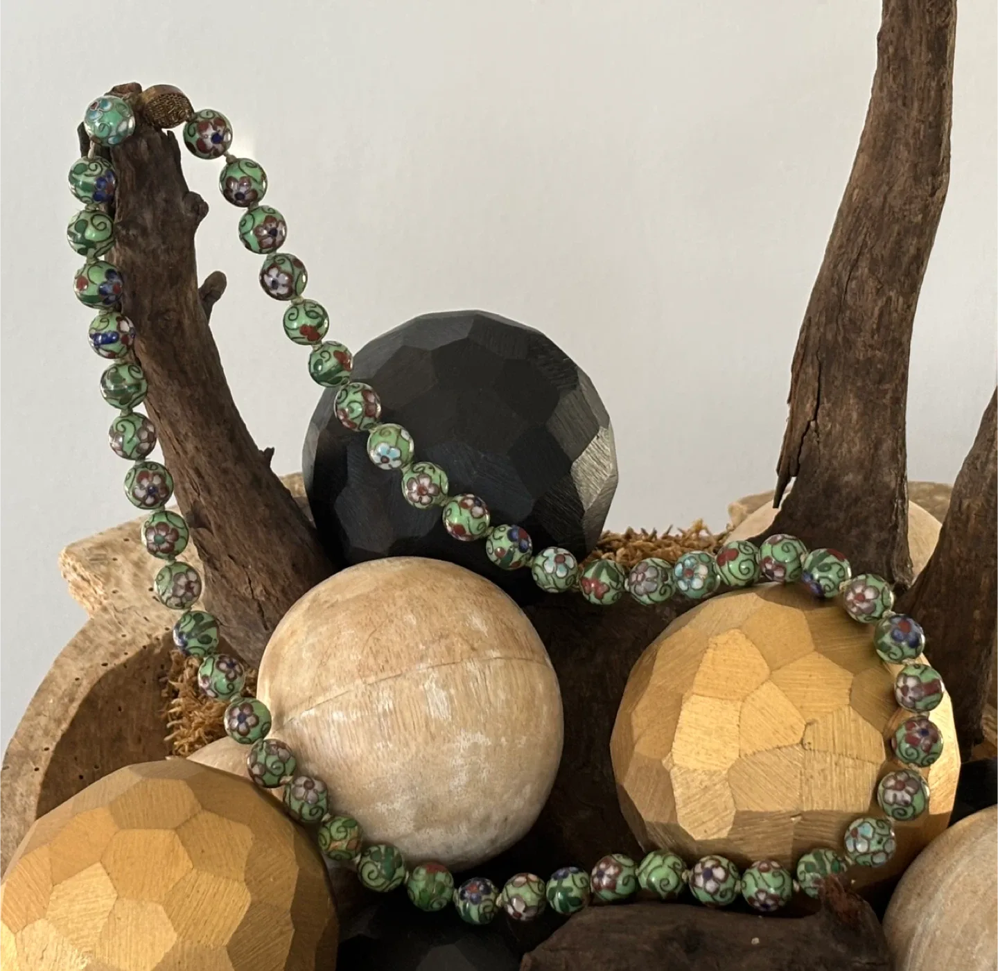 Vintage hand-knotted emerald green necklace image indicator(5)