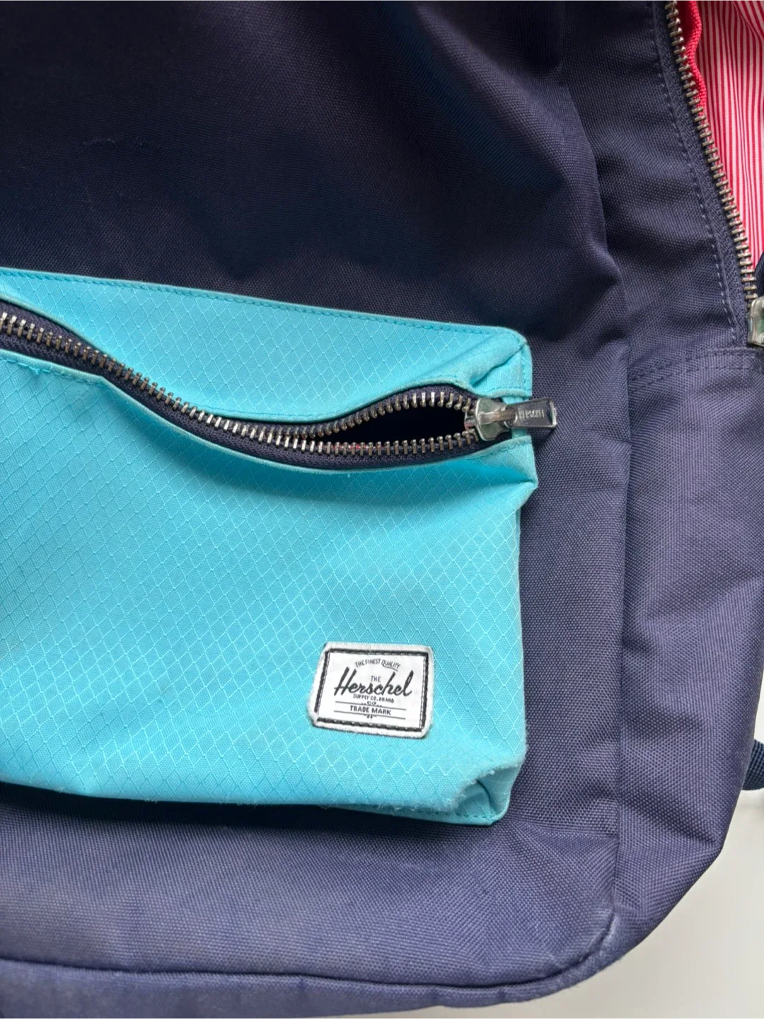 Herschel Backpack with Pouch image indicator(2)