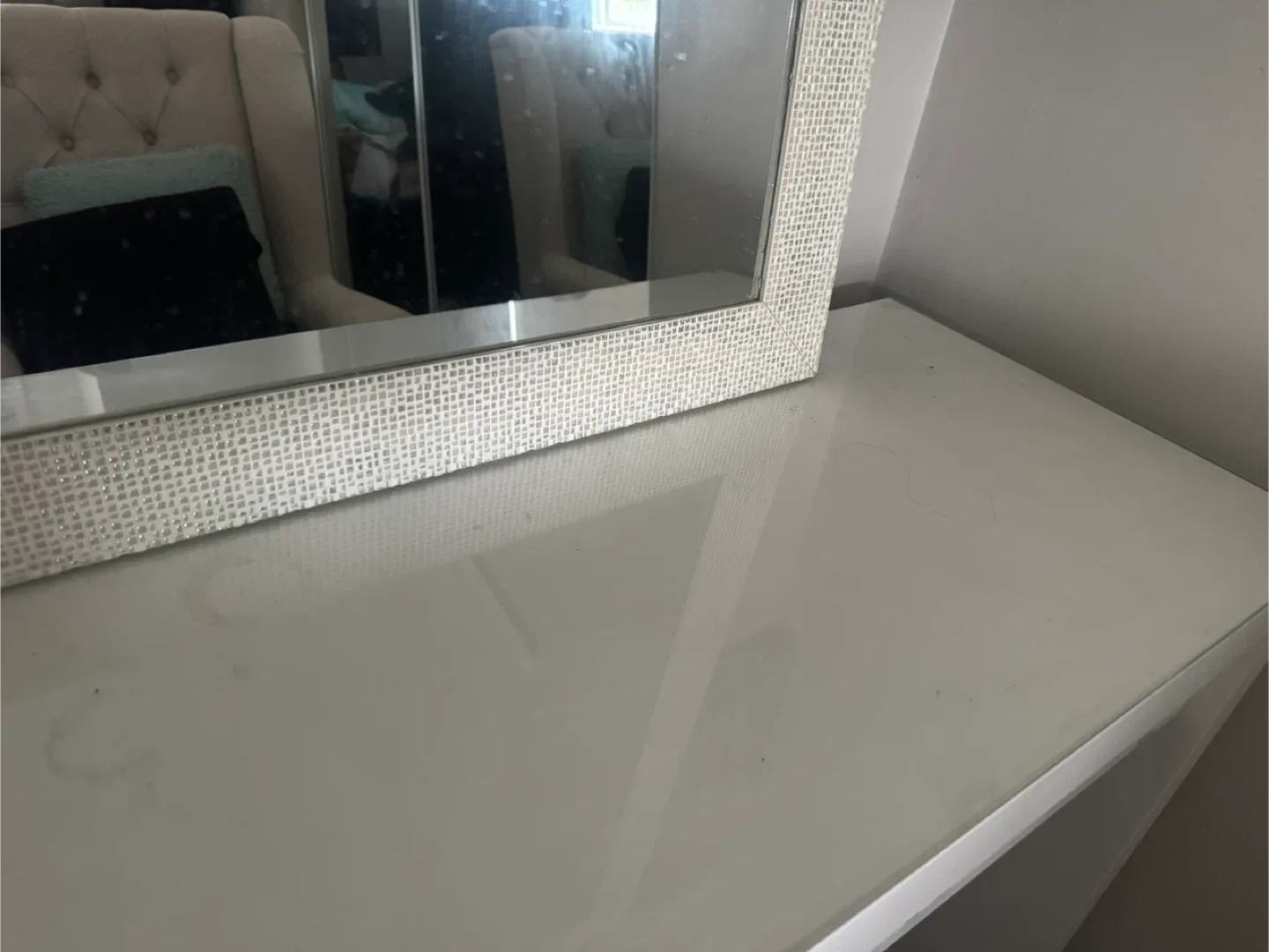 Avenue 9 vanity desk with glass top and Mirror image indicator(5)