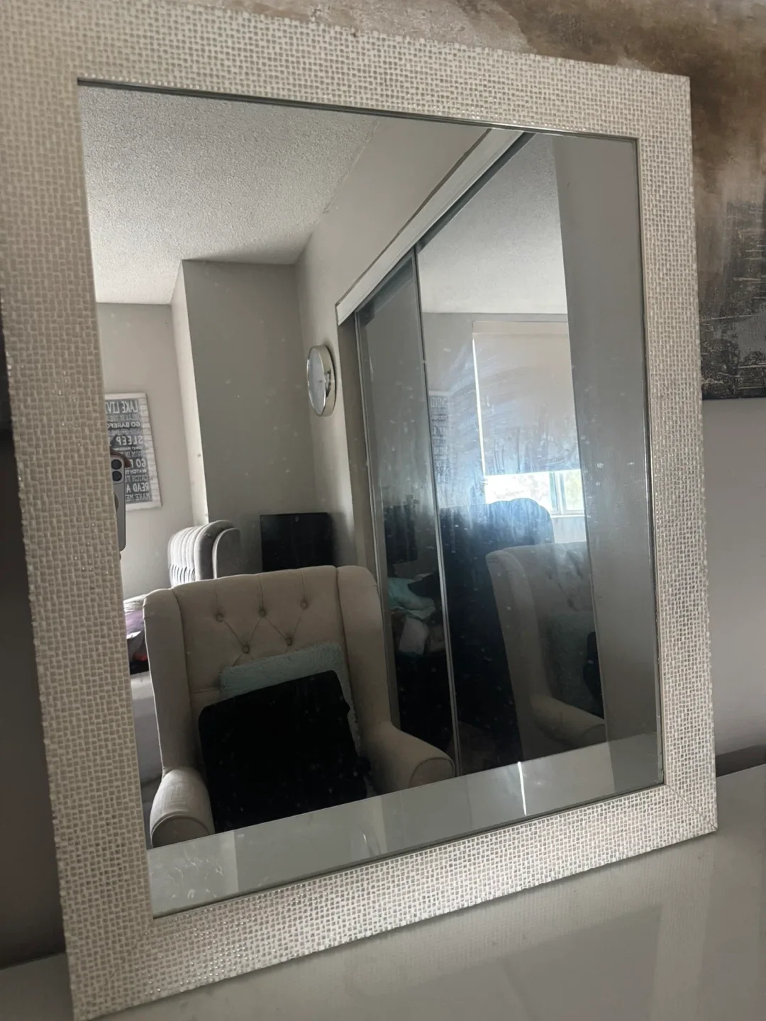 Avenue 9 vanity desk with glass top and Mirror image indicator(4)