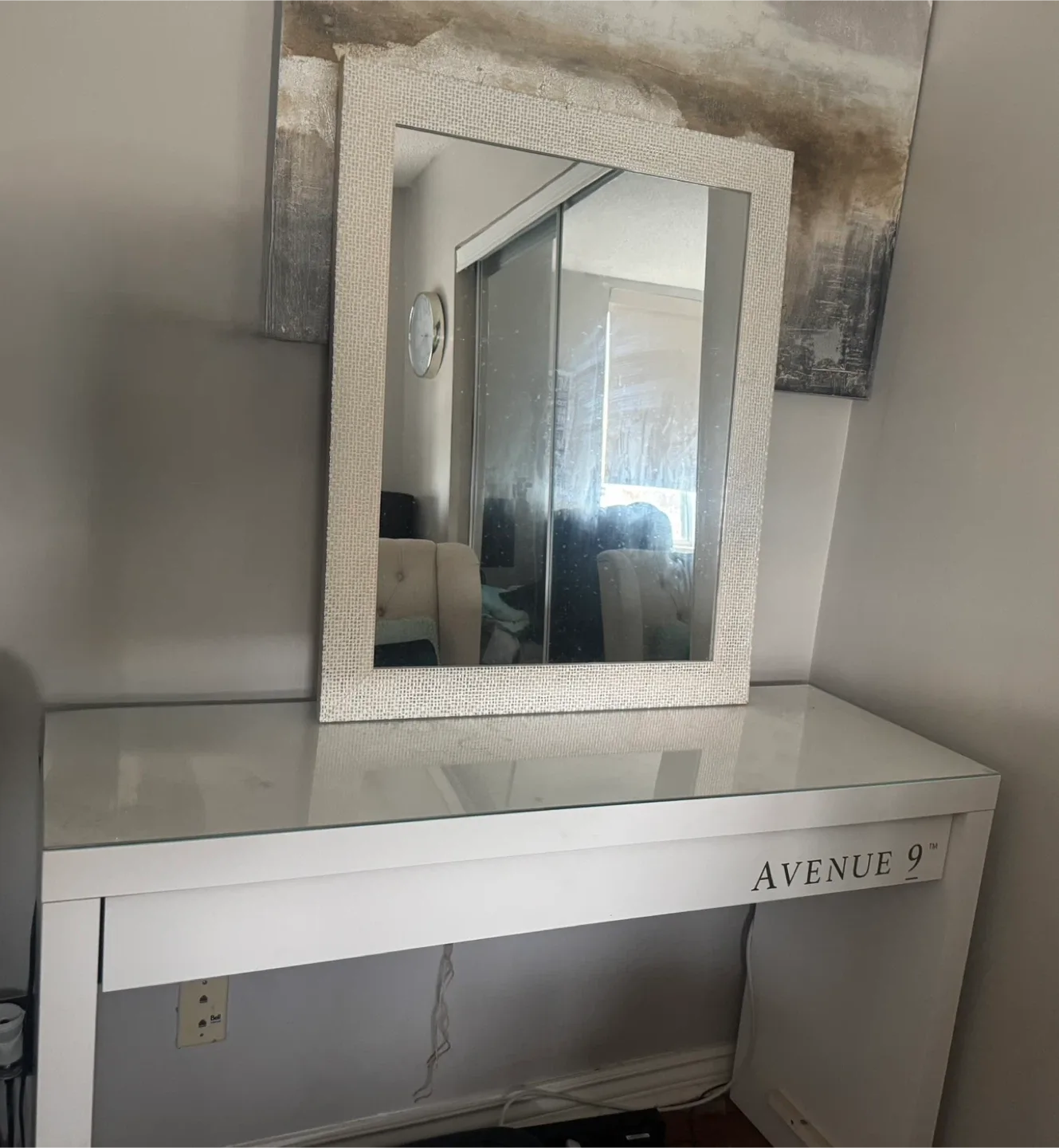 Avenue 9 vanity desk with glass top and Mirror image indicator(2)