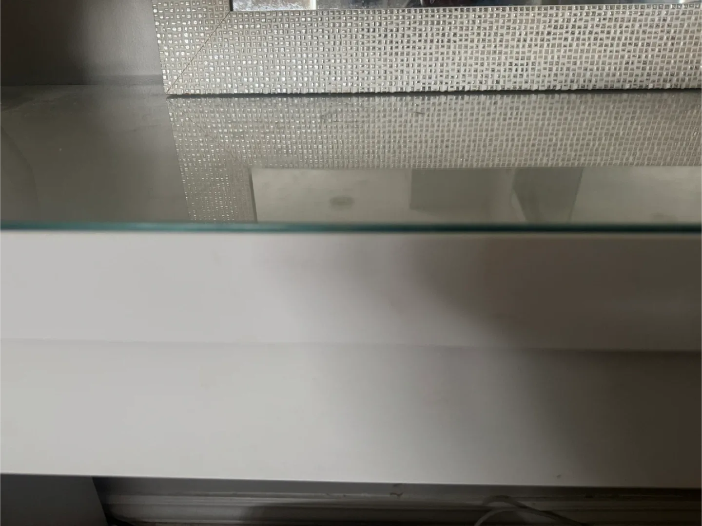 Avenue 9 vanity desk with glass top and Mirror image indicator(7)