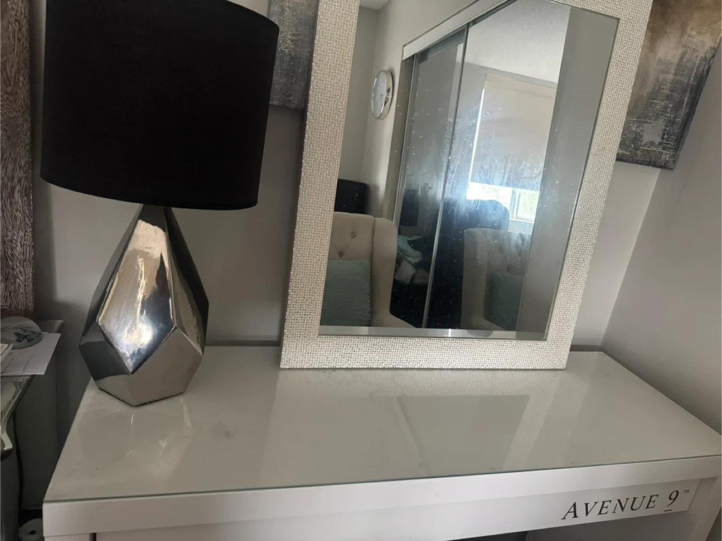 Avenue 9 vanity desk with glass top and Mirror image indicator(8)