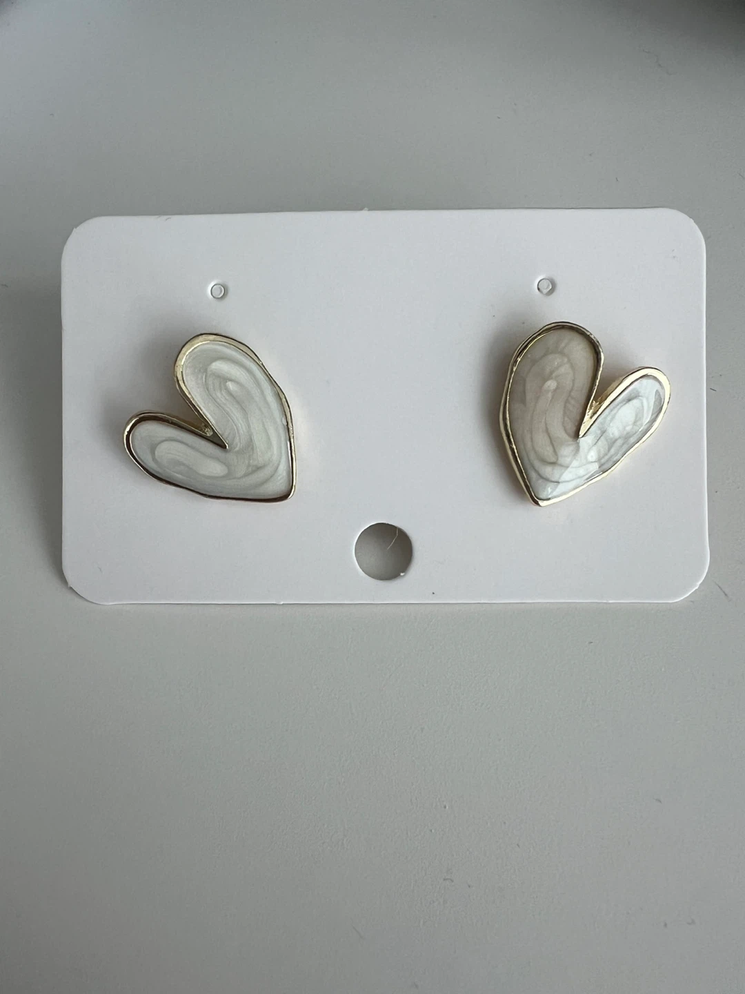 Heart-shaped Stud Earrings - White & Gold