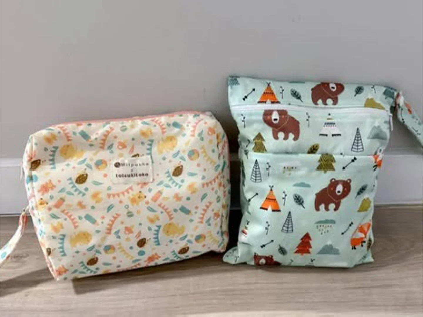 ⭐️SALE⭐️99% New 2PK Baby diaper / stuffs / sanitary pouch thumbnail