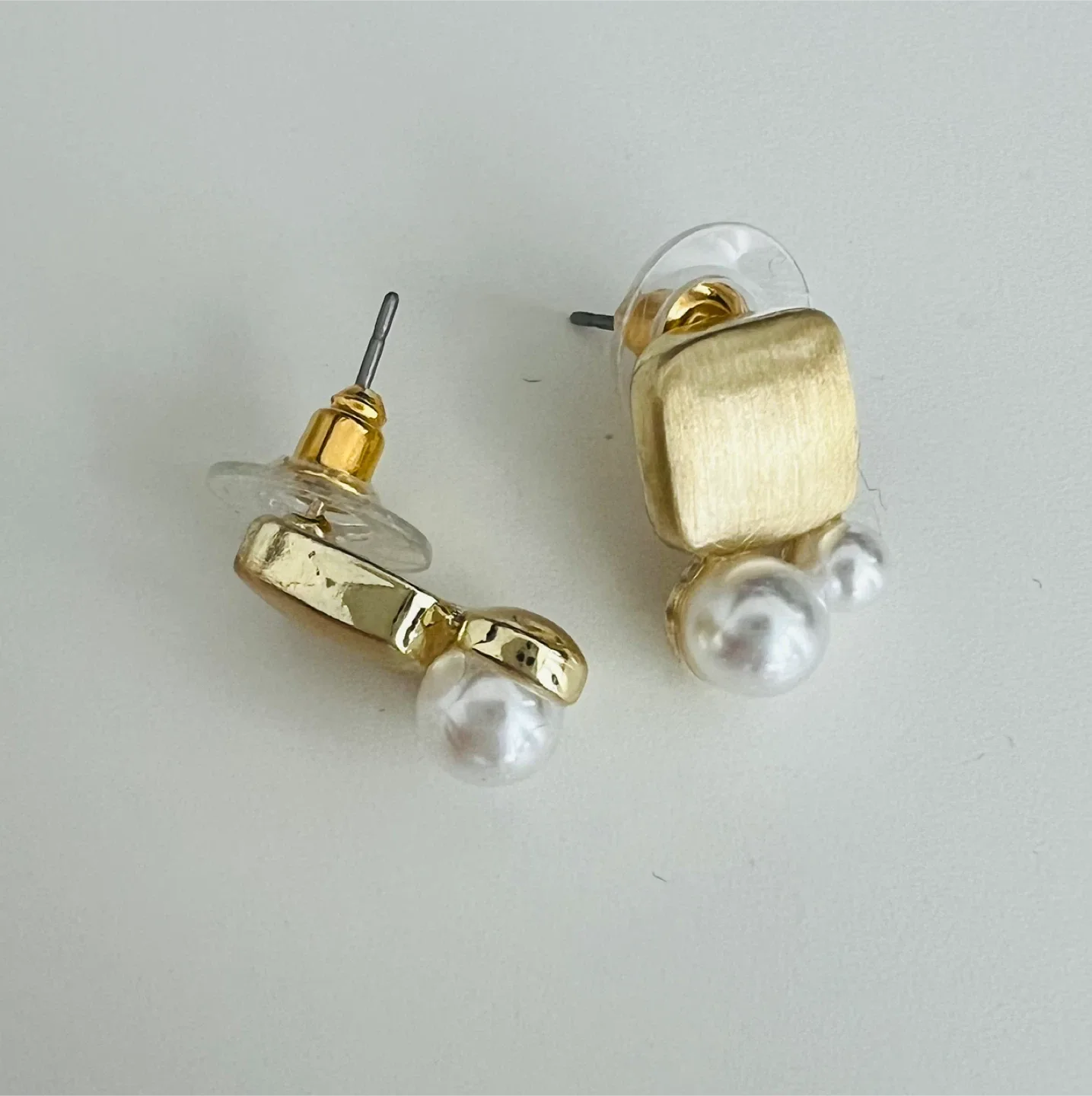 Gold & Pearl Earrings image indicator(2)