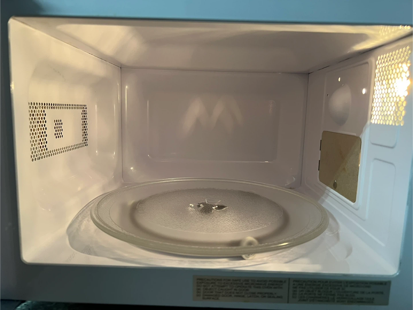 Hamilton Beach 0.7 cu ft Compact Microwave – Great Condition - photo 4