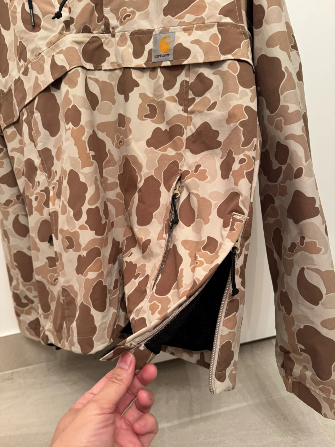 New Carhartt Camo Jacket - Size Small women - photo 4
