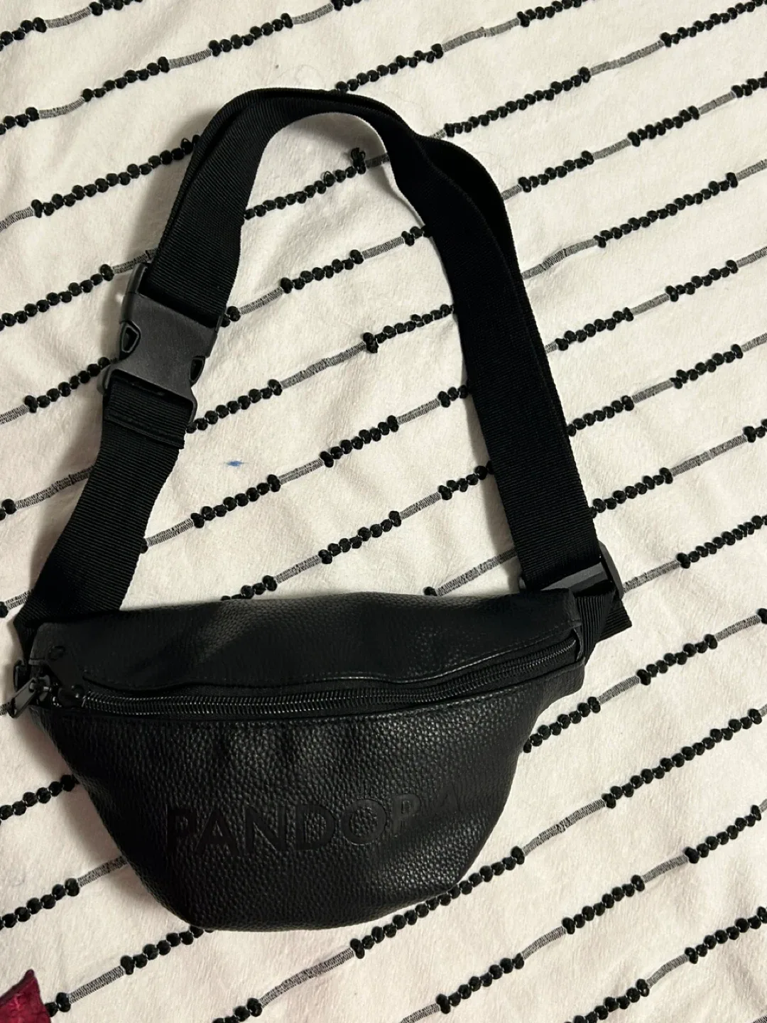 Pandora Black Belt Bag image indicator(3)
