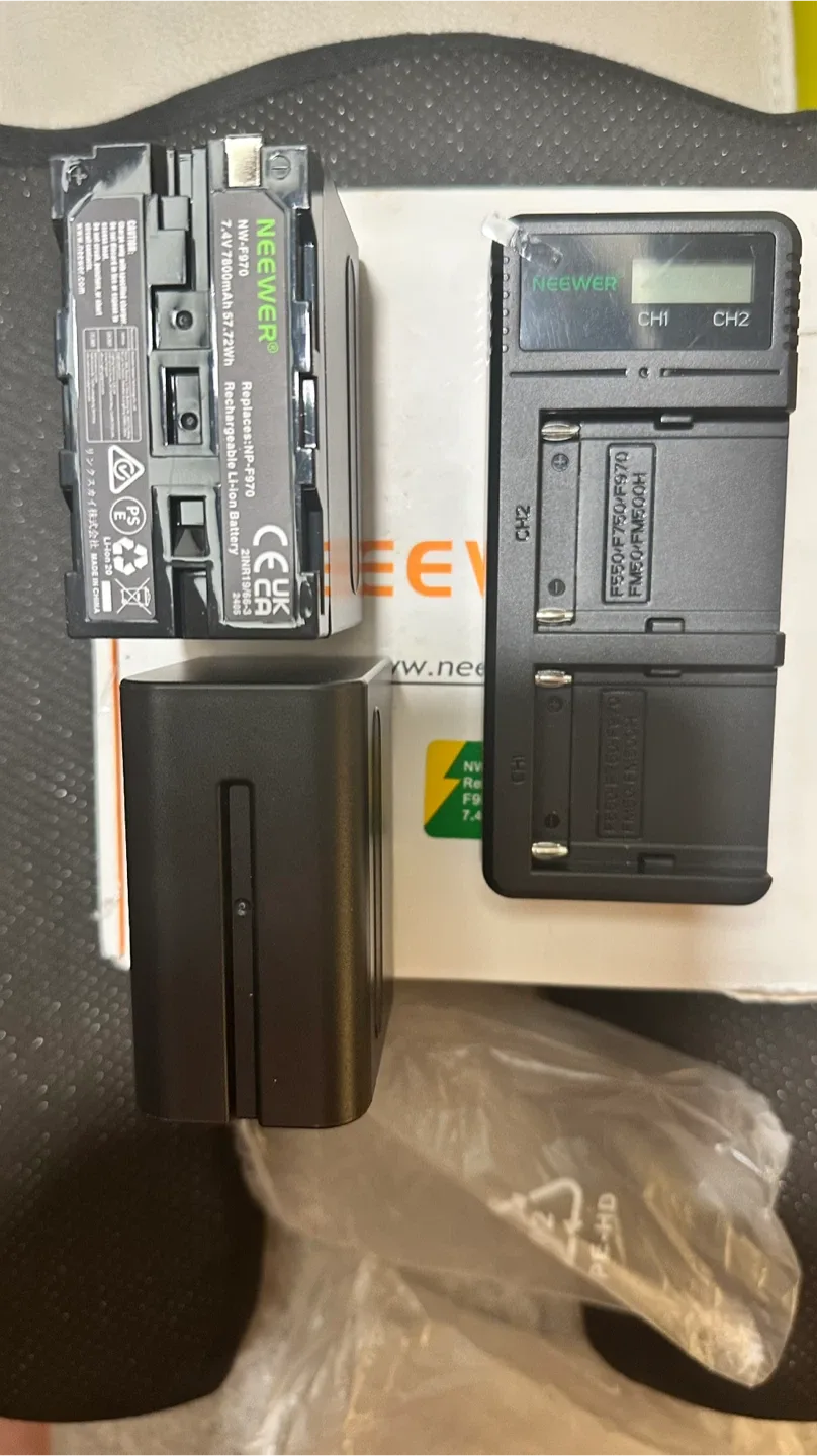 NEEWER 2Pcs NP-F970 7800mAh Batteries + Charger image indicator(10)