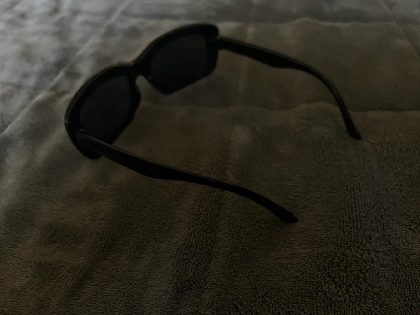 Prada glasses image indicator(4)