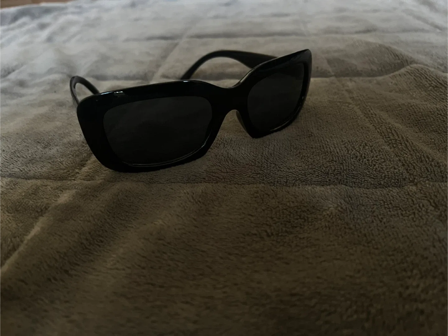 Prada glasses image indicator(2)