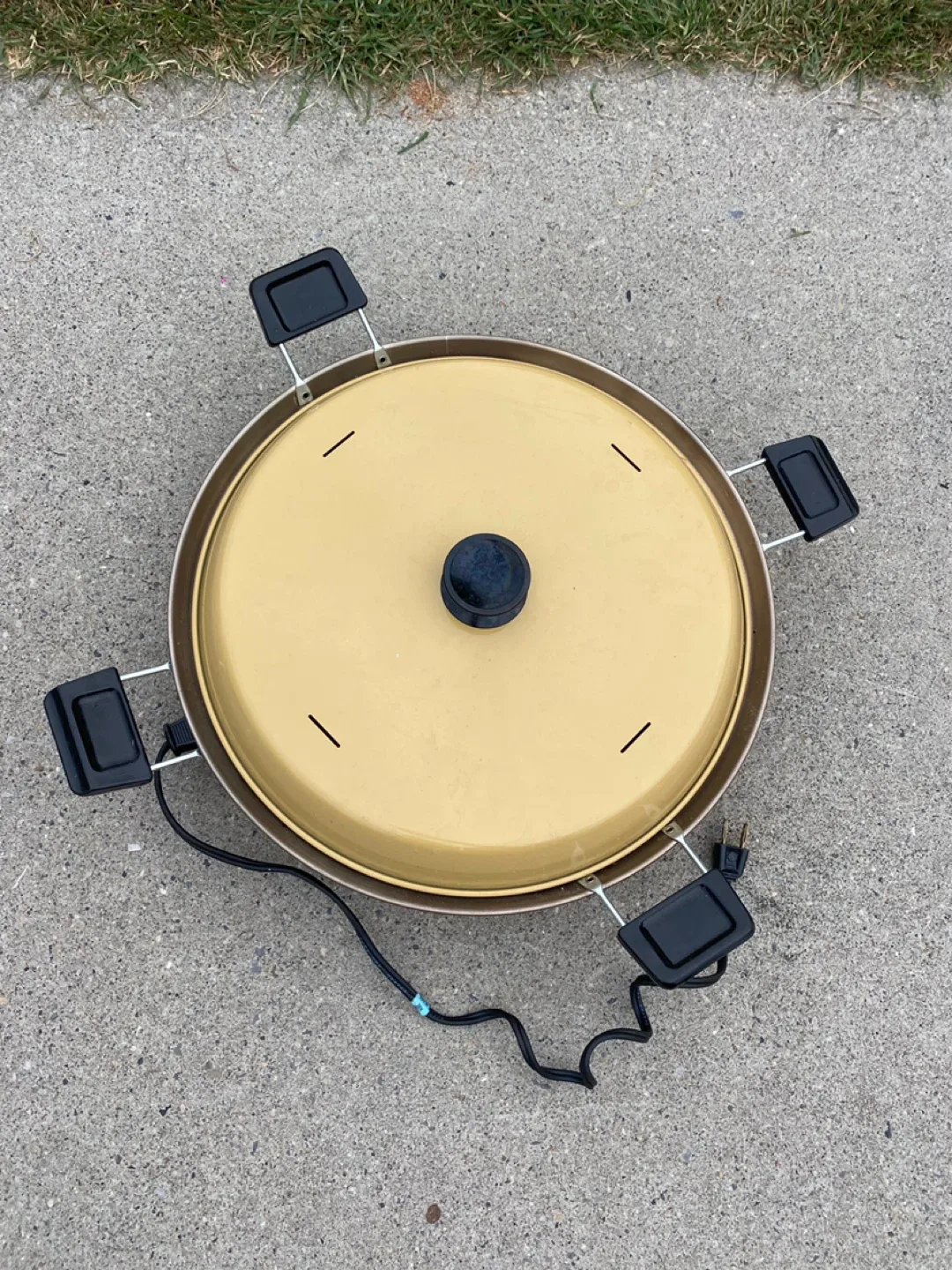 Vintage Electric Skillet with Lid / kitchen cooking appliances