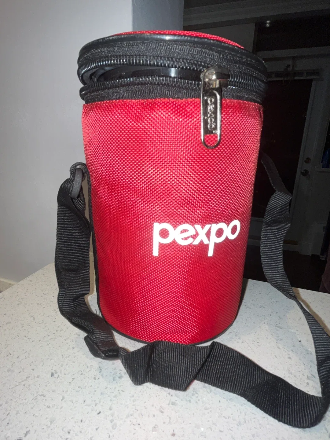 Compact Lunch box with insulated carry on bag image indicator(2)