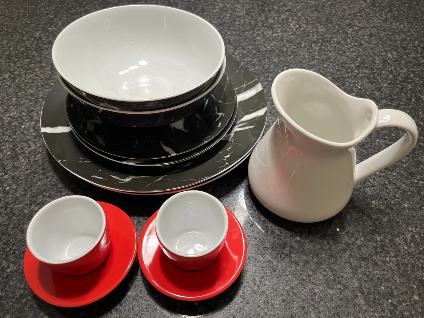 9 pieces Dinnerware Set: Plates, Bowls, Pitcher - photo 2