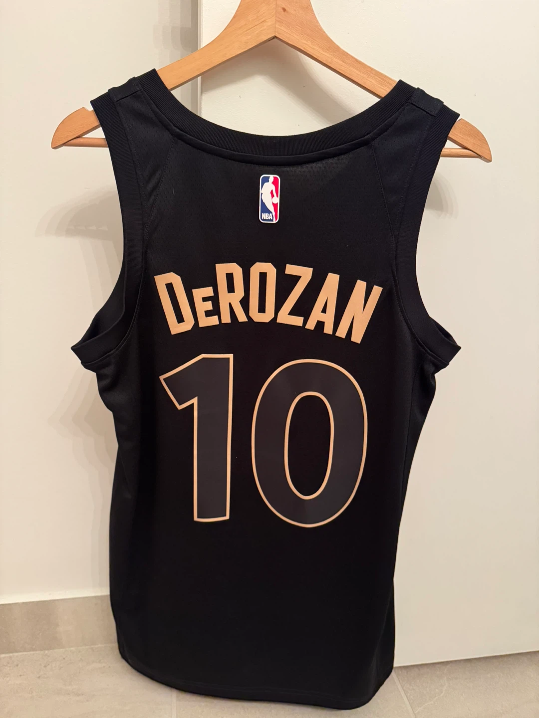 Nike DeRozan Raptors Jersey - Size S - photo 2