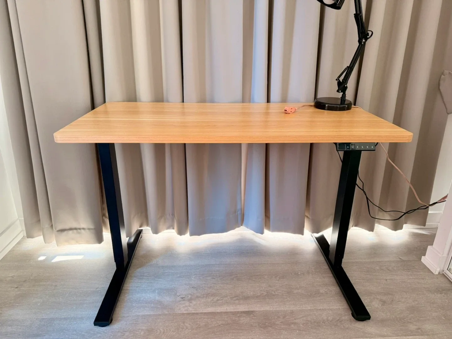 FlexiSpot Height-Adjustable Desk 48x24”, Maple – Excellent! image indicator(2)