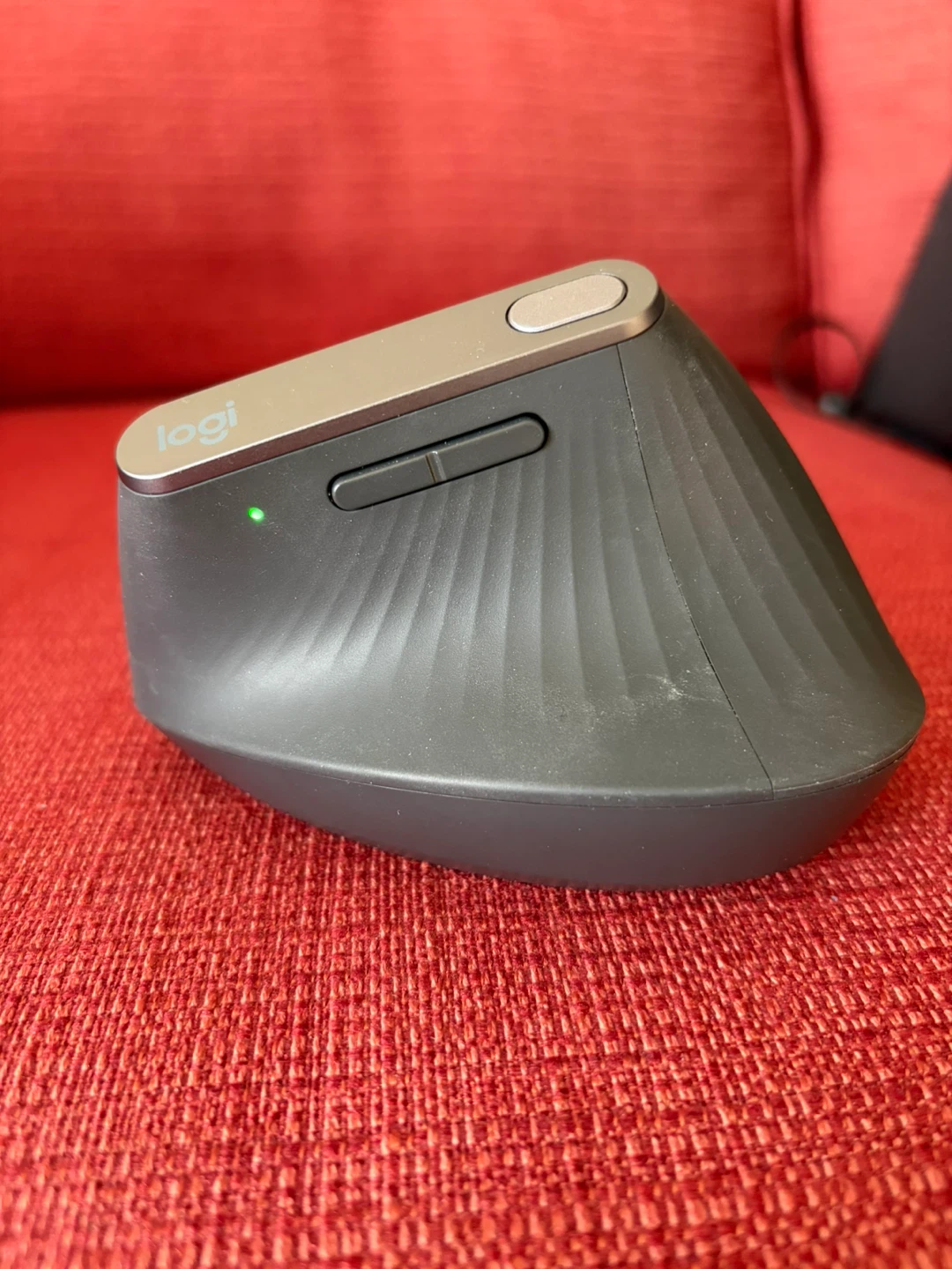 Logitech MX Vertical Ergonomic Mouse - photo 4