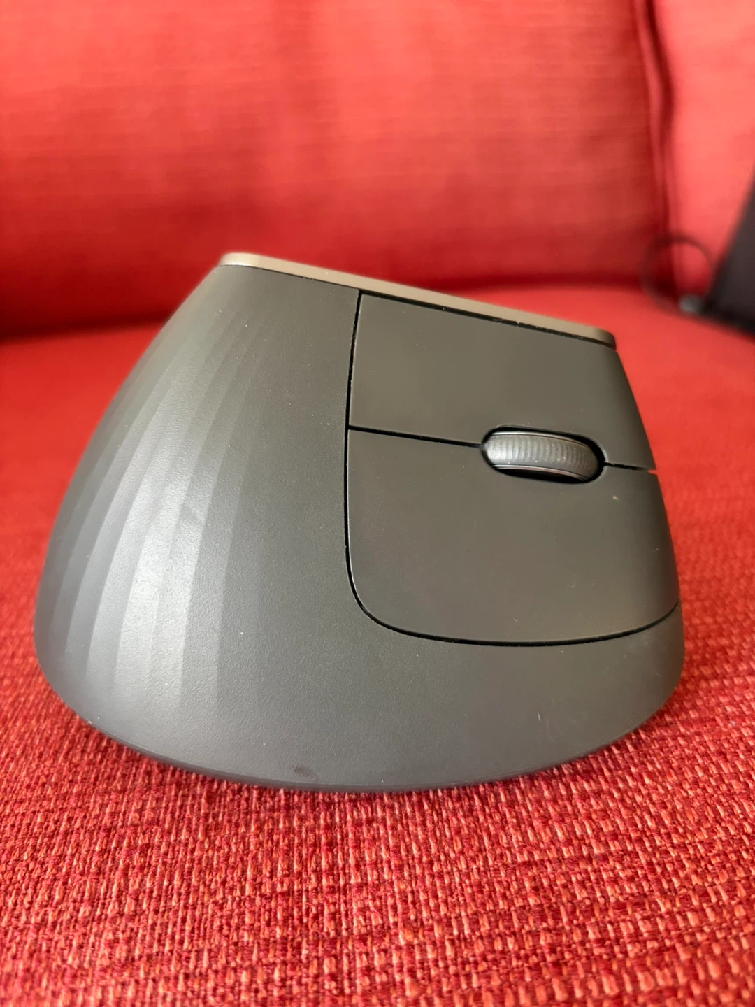 Logitech MX Vertical Ergonomic Mouse - photo 2