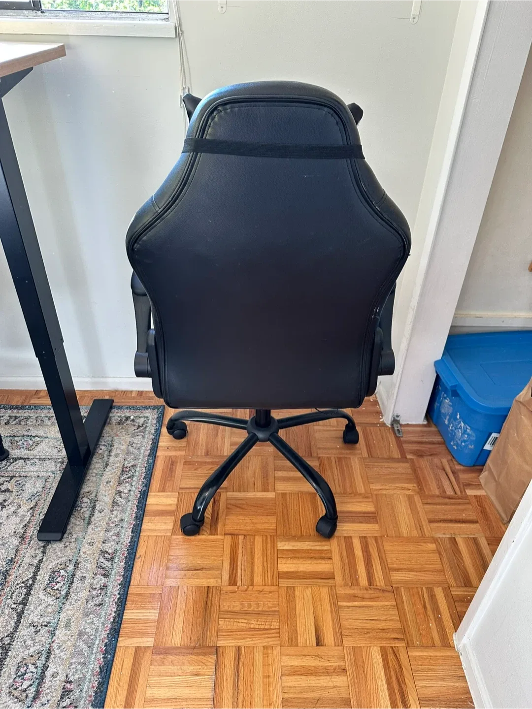 Gaming Chair - Black & White image indicator(3)