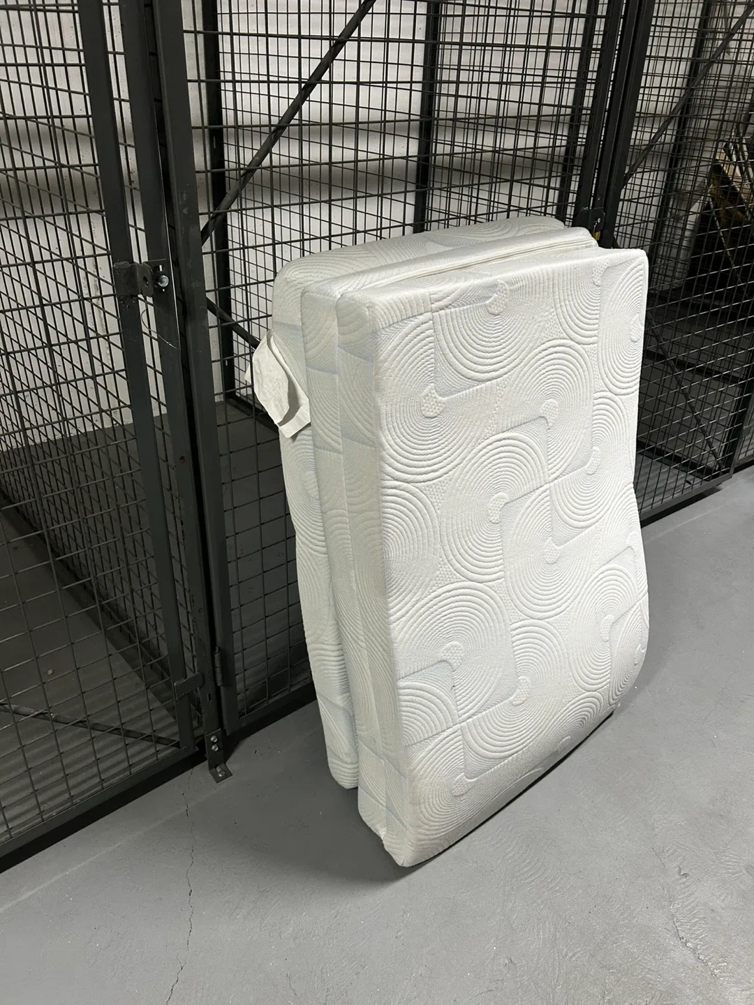 Folding Mattress Pad - White image indicator(4)