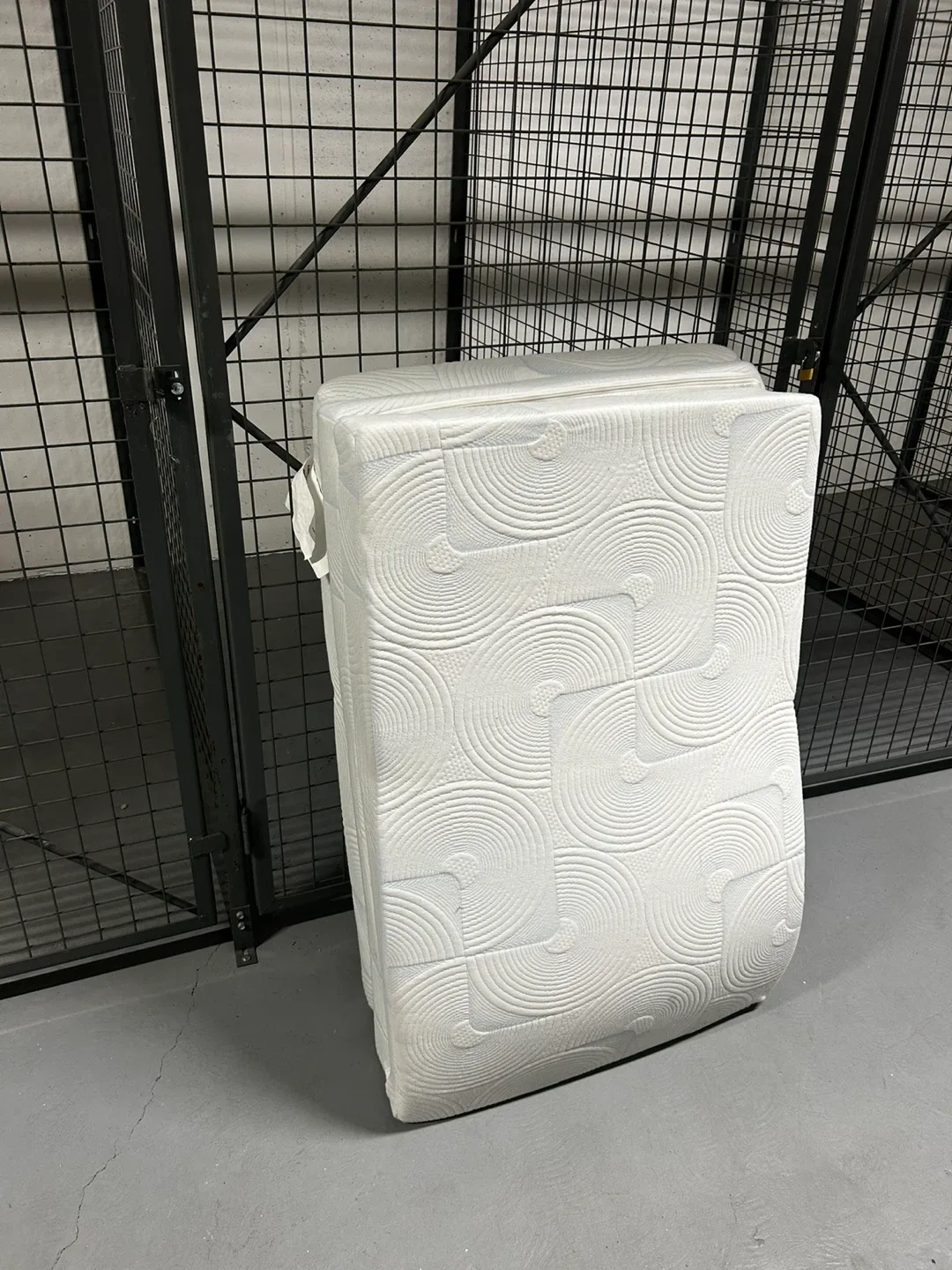 Folding Mattress Pad - White image indicator(3)