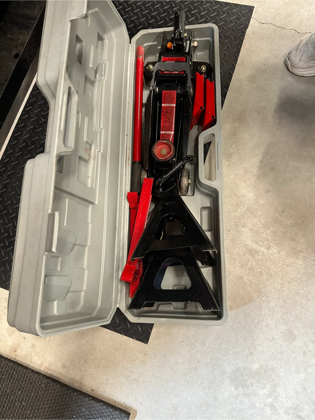 Hydraulic Floor Jack with Jack Stands & Case