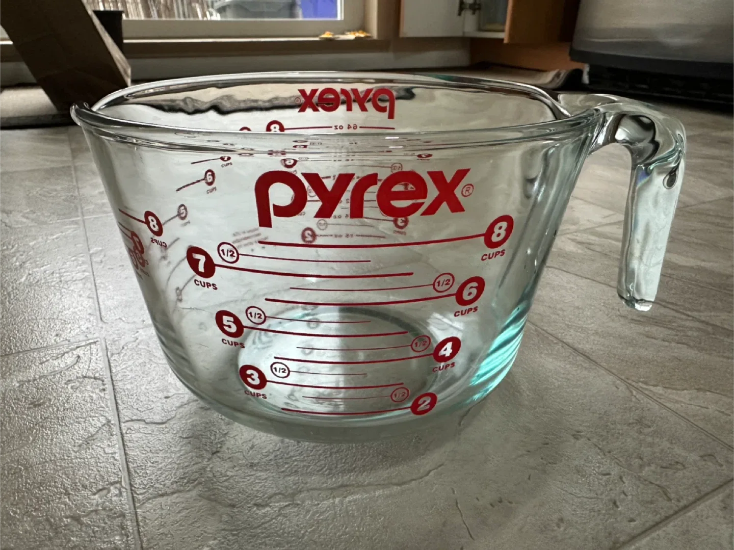 Pyrex 8-Cup Measuring Cup image indicator(2)