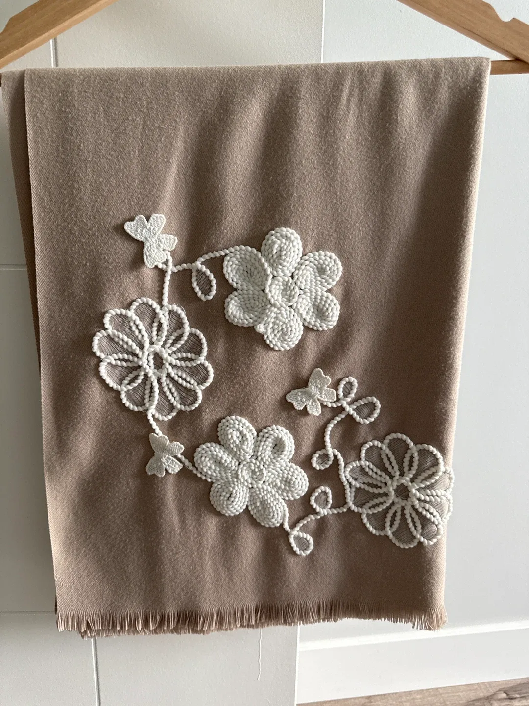 Beige Scarf with Floral Embroidery thumbnail