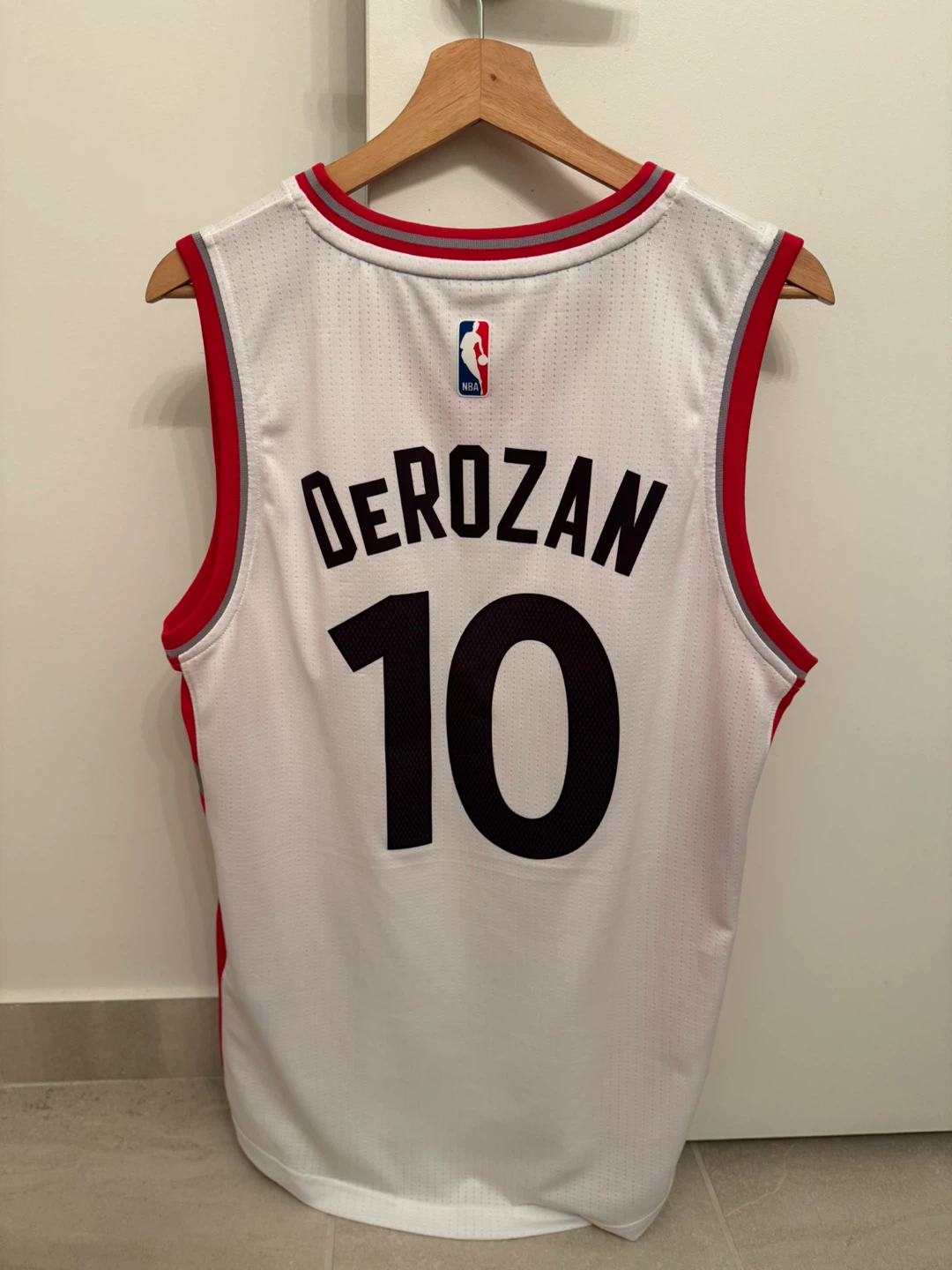 Adidas Raptors DeRozan #10 Jersey - Size S - photo 2