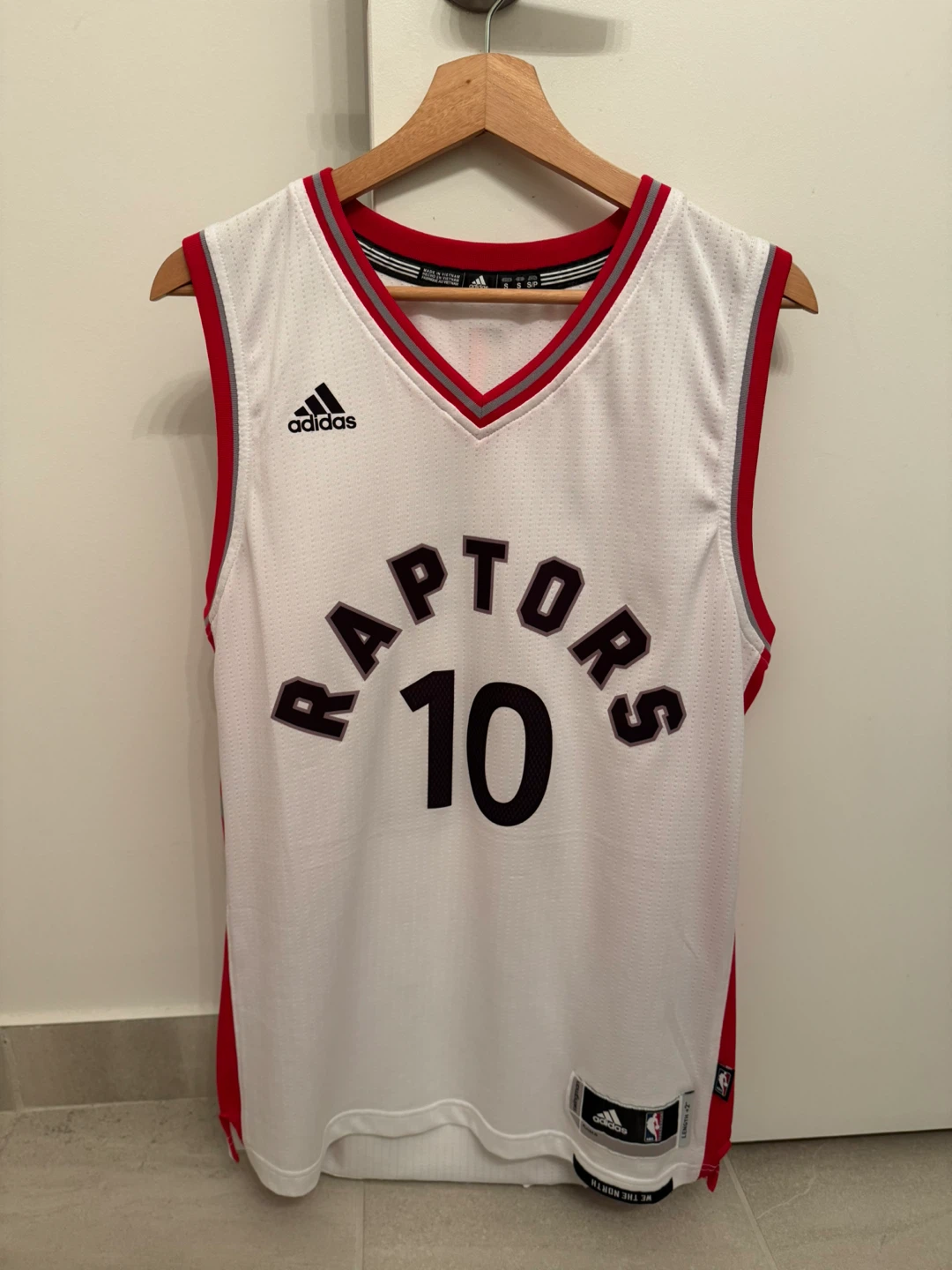 Adidas Raptors DeRozan #10 Jersey - Size S