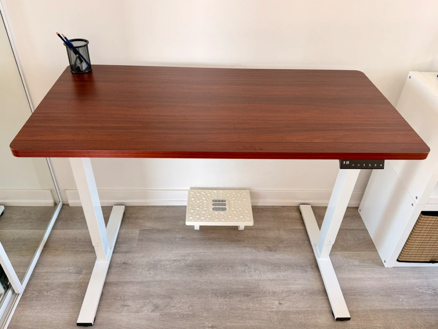 FlexiSpot EN1 One-Piece Standing Desk, Mahogany – 48x24”