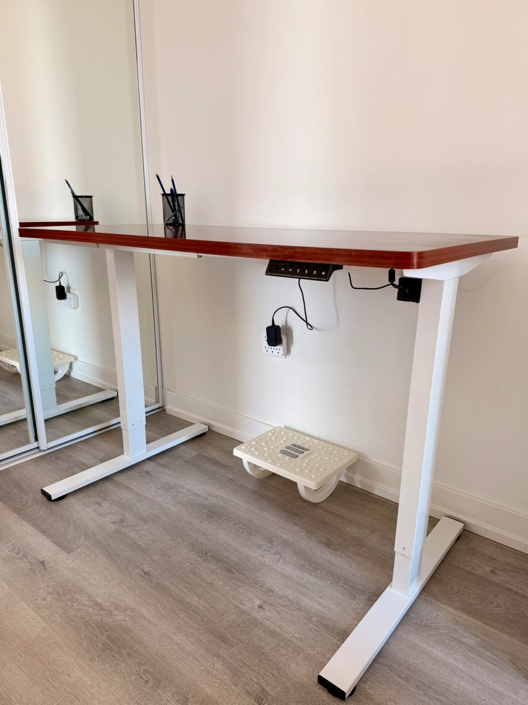 FlexiSpot EN1 One-Piece Standing Desk, Mahogany – 48x24” - photo 2