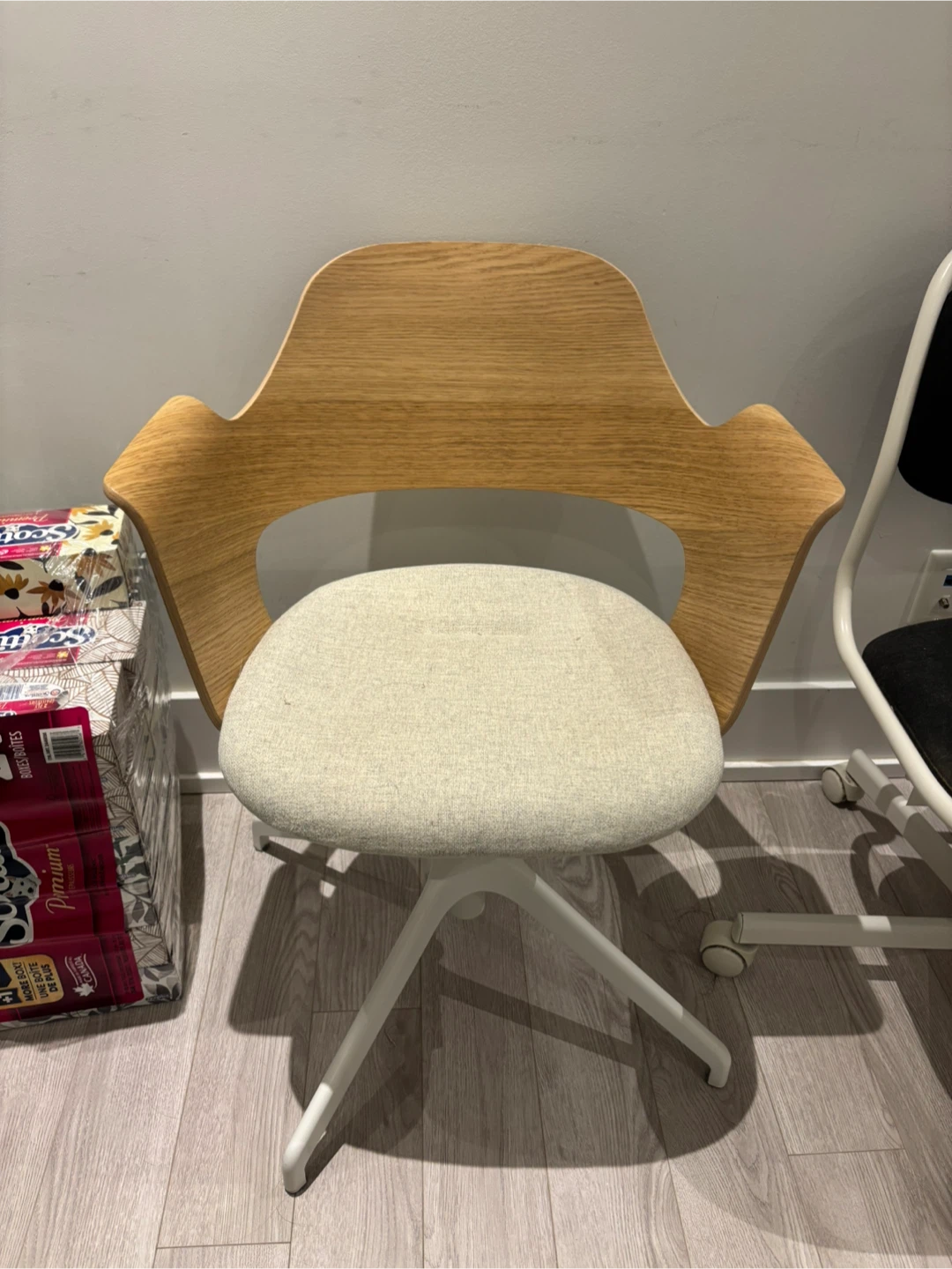 Light Wood & White Office Chair - photo 2