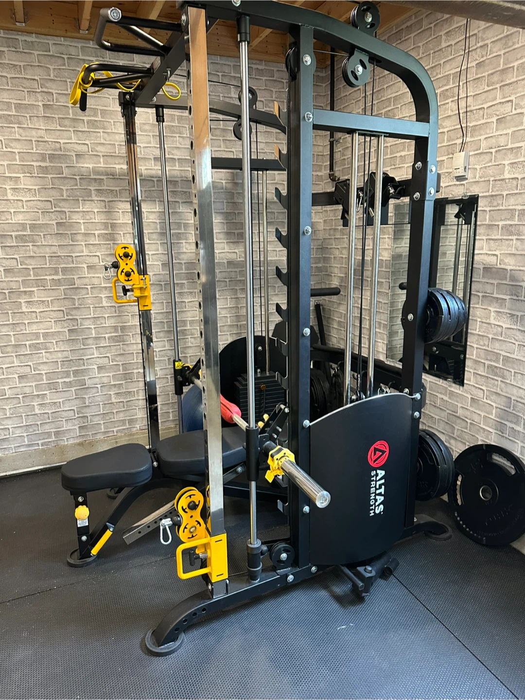 Altas Strength Smith Machine Gym
